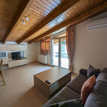 Samaras Apartments In กาเมนาวูร์ลา ภายนอก รูปภาพ