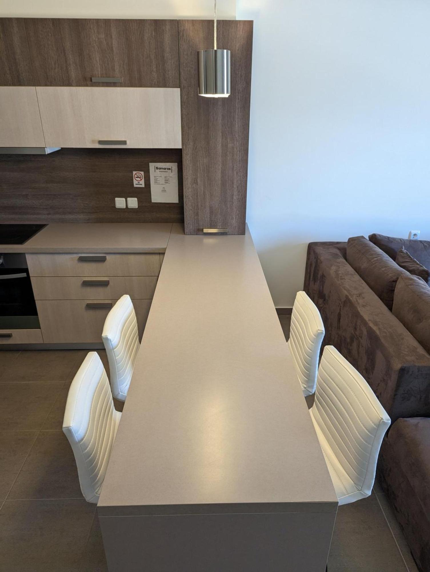 Samaras Apartments In กาเมนาวูร์ลา ภายนอก รูปภาพ