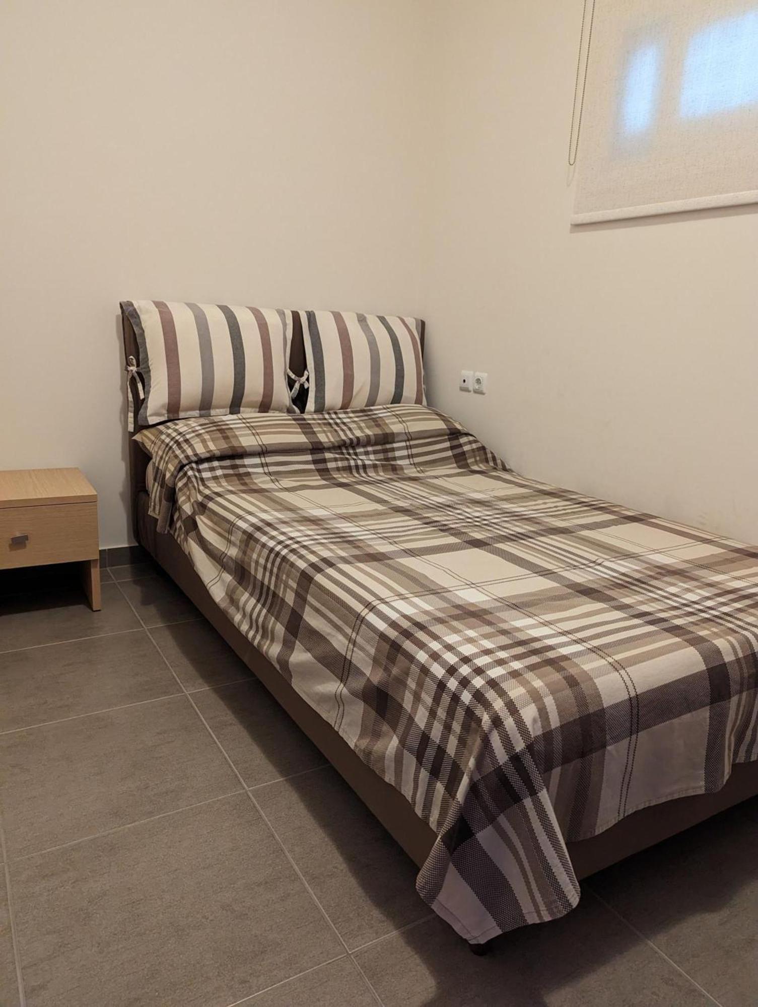 Samaras Apartments In กาเมนาวูร์ลา ภายนอก รูปภาพ