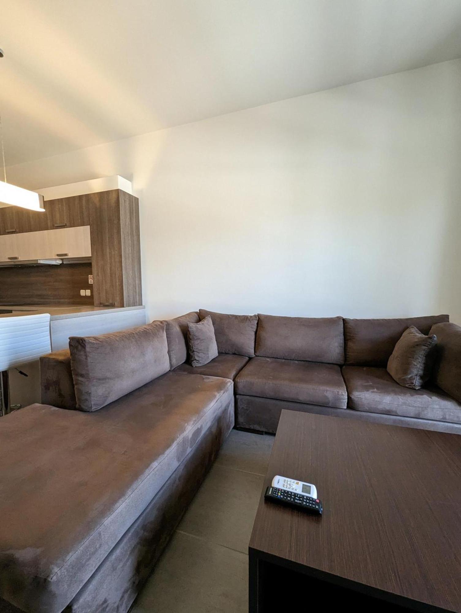 Samaras Apartments In กาเมนาวูร์ลา ภายนอก รูปภาพ
