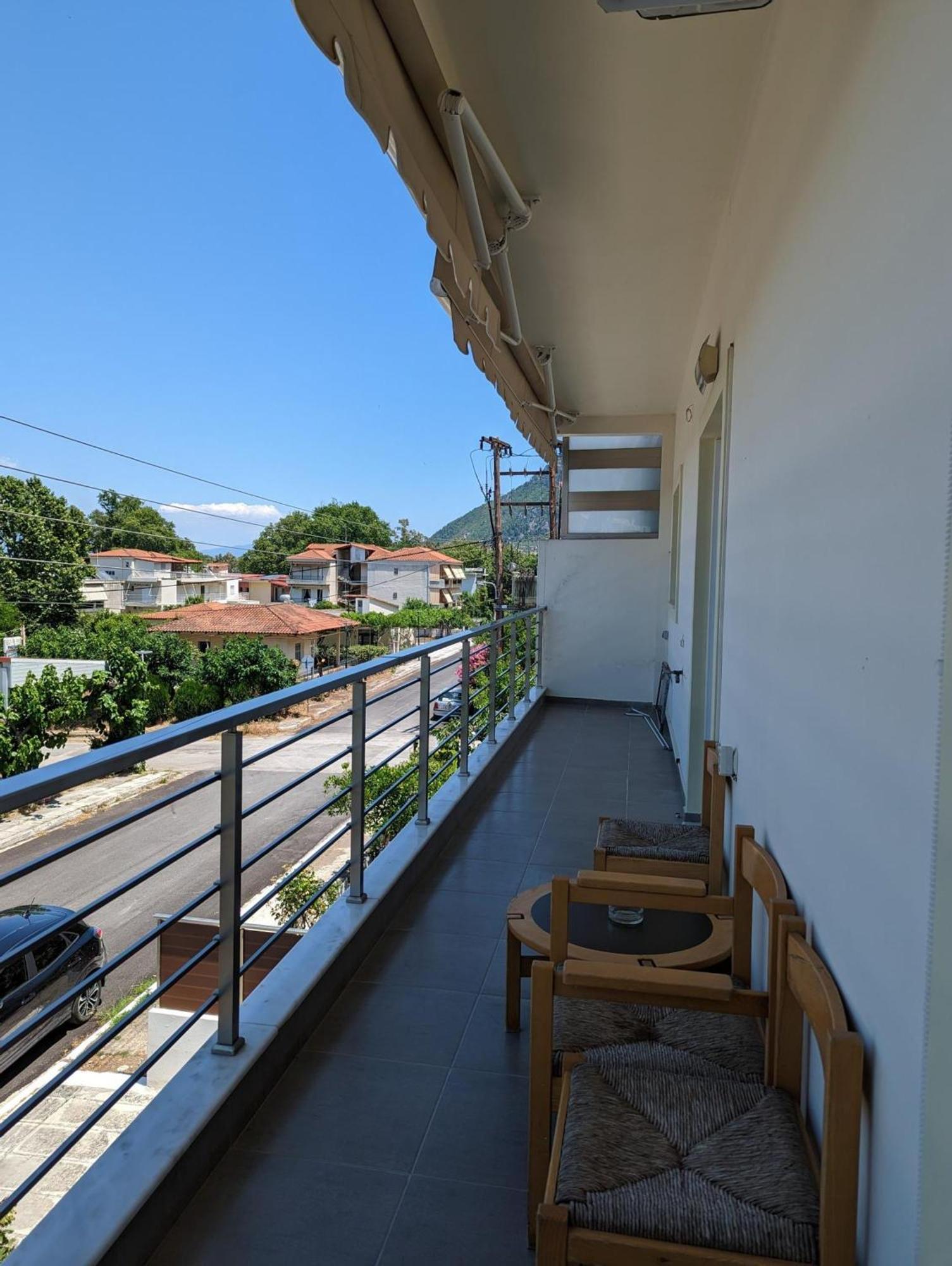 Samaras Apartments In กาเมนาวูร์ลา ภายนอก รูปภาพ
