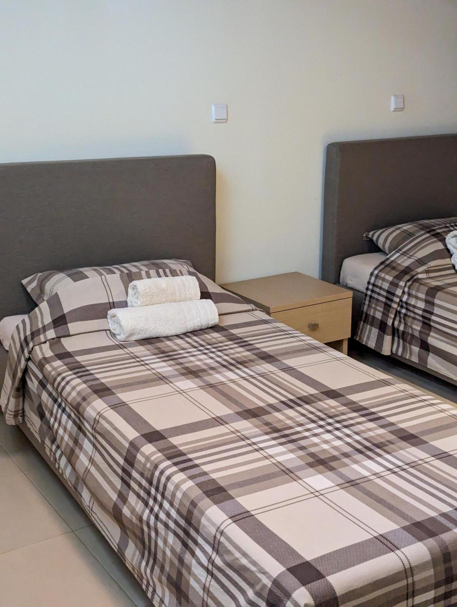 Samaras Apartments In กาเมนาวูร์ลา ภายนอก รูปภาพ