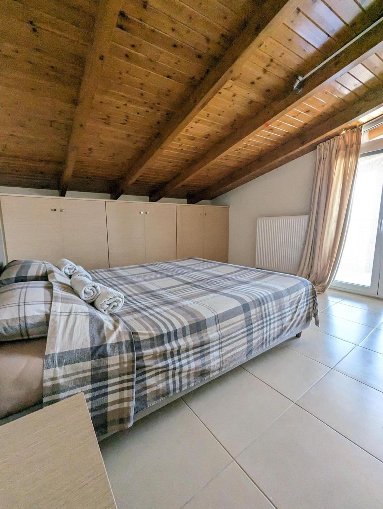 Samaras Apartments In กาเมนาวูร์ลา ภายนอก รูปภาพ