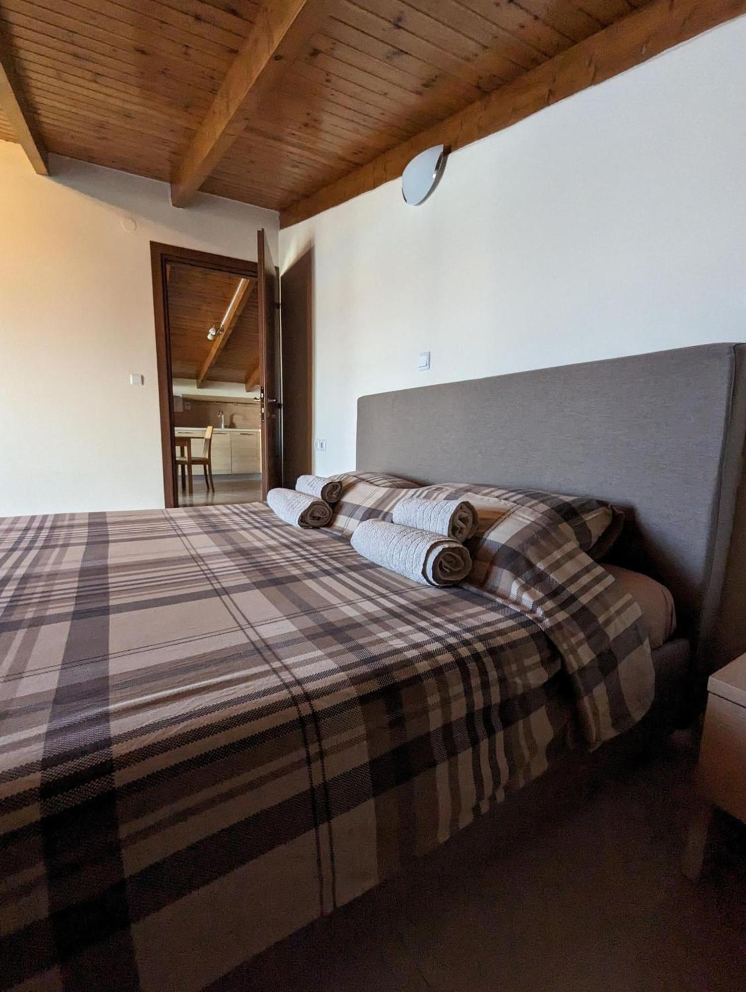 Samaras Apartments In กาเมนาวูร์ลา ภายนอก รูปภาพ