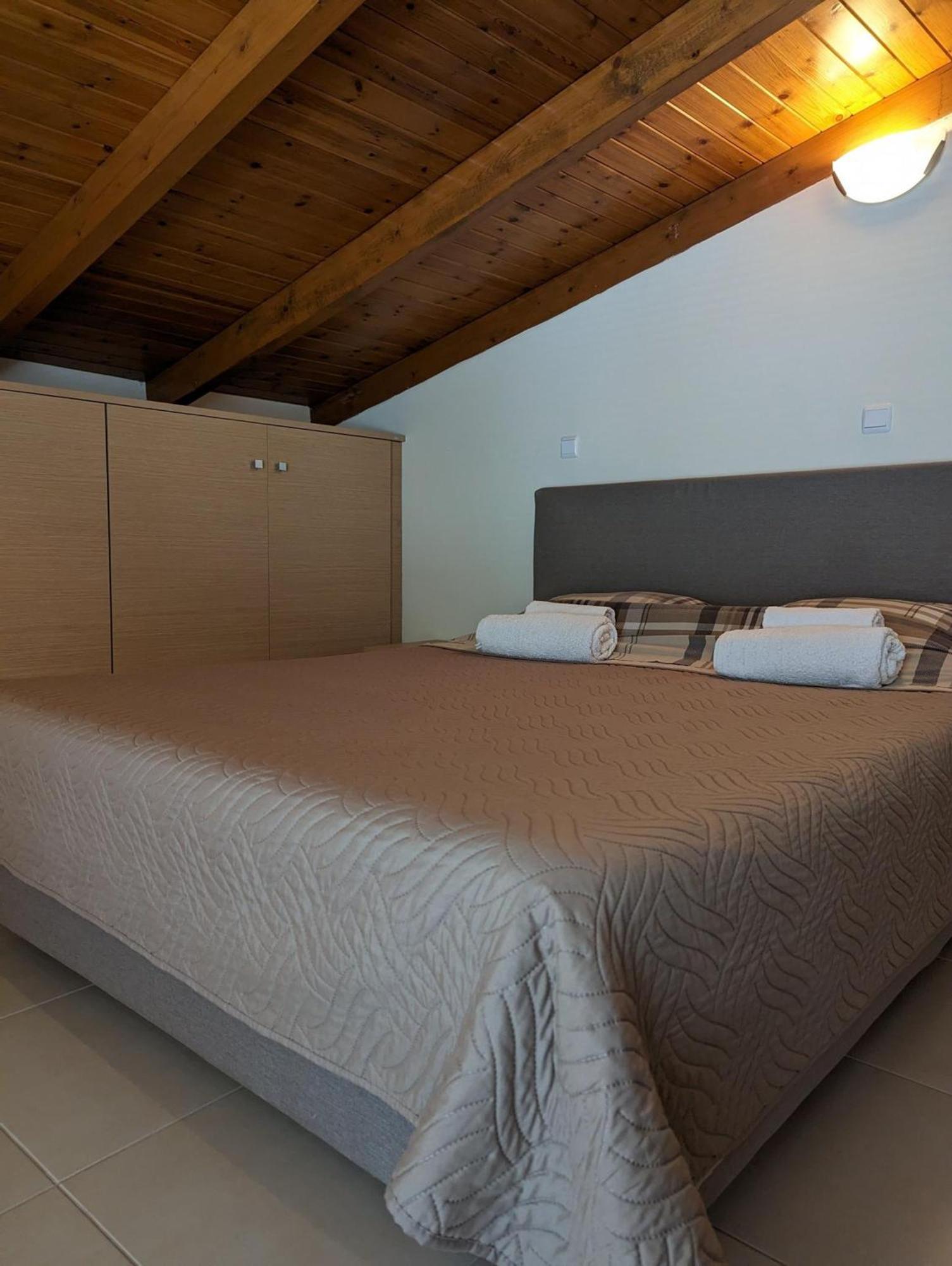 Samaras Apartments In กาเมนาวูร์ลา ภายนอก รูปภาพ