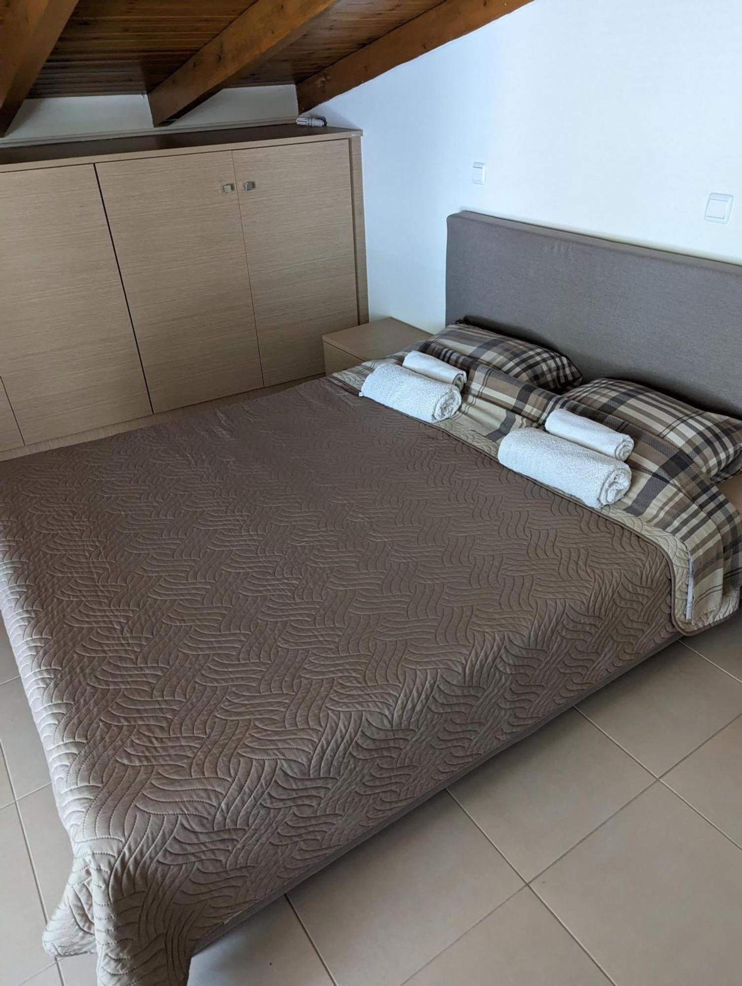 Samaras Apartments In กาเมนาวูร์ลา ภายนอก รูปภาพ