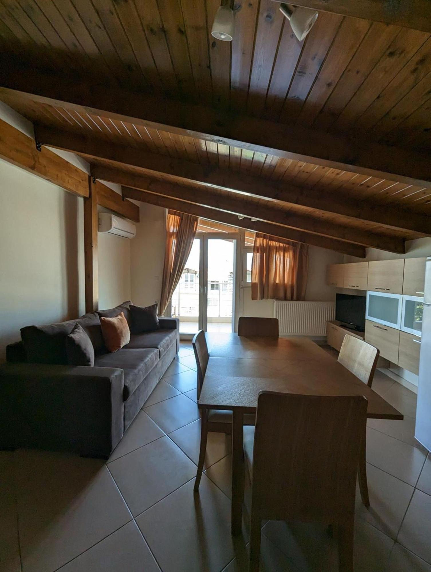 Samaras Apartments In กาเมนาวูร์ลา ภายนอก รูปภาพ