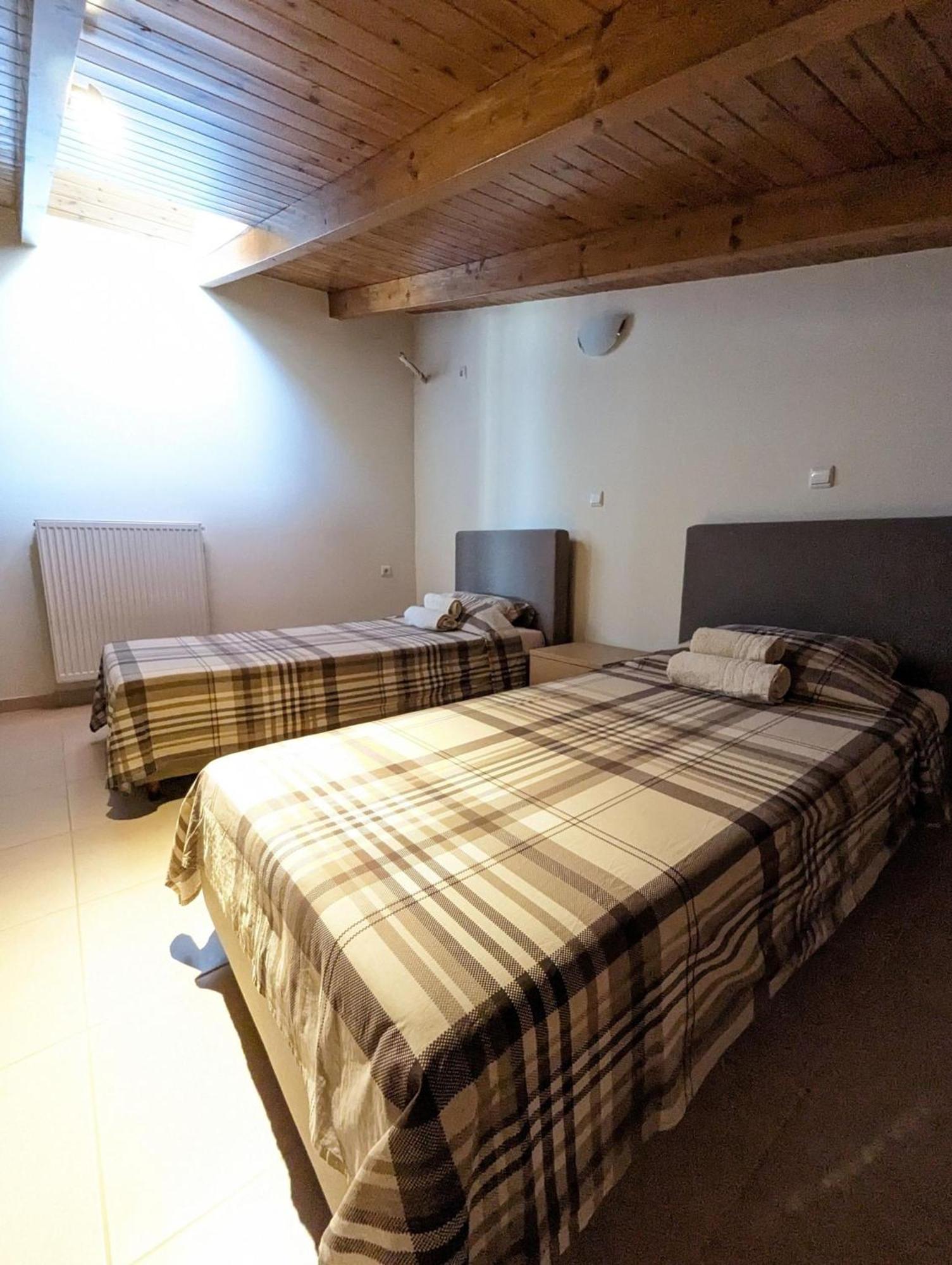 Samaras Apartments In กาเมนาวูร์ลา ภายนอก รูปภาพ