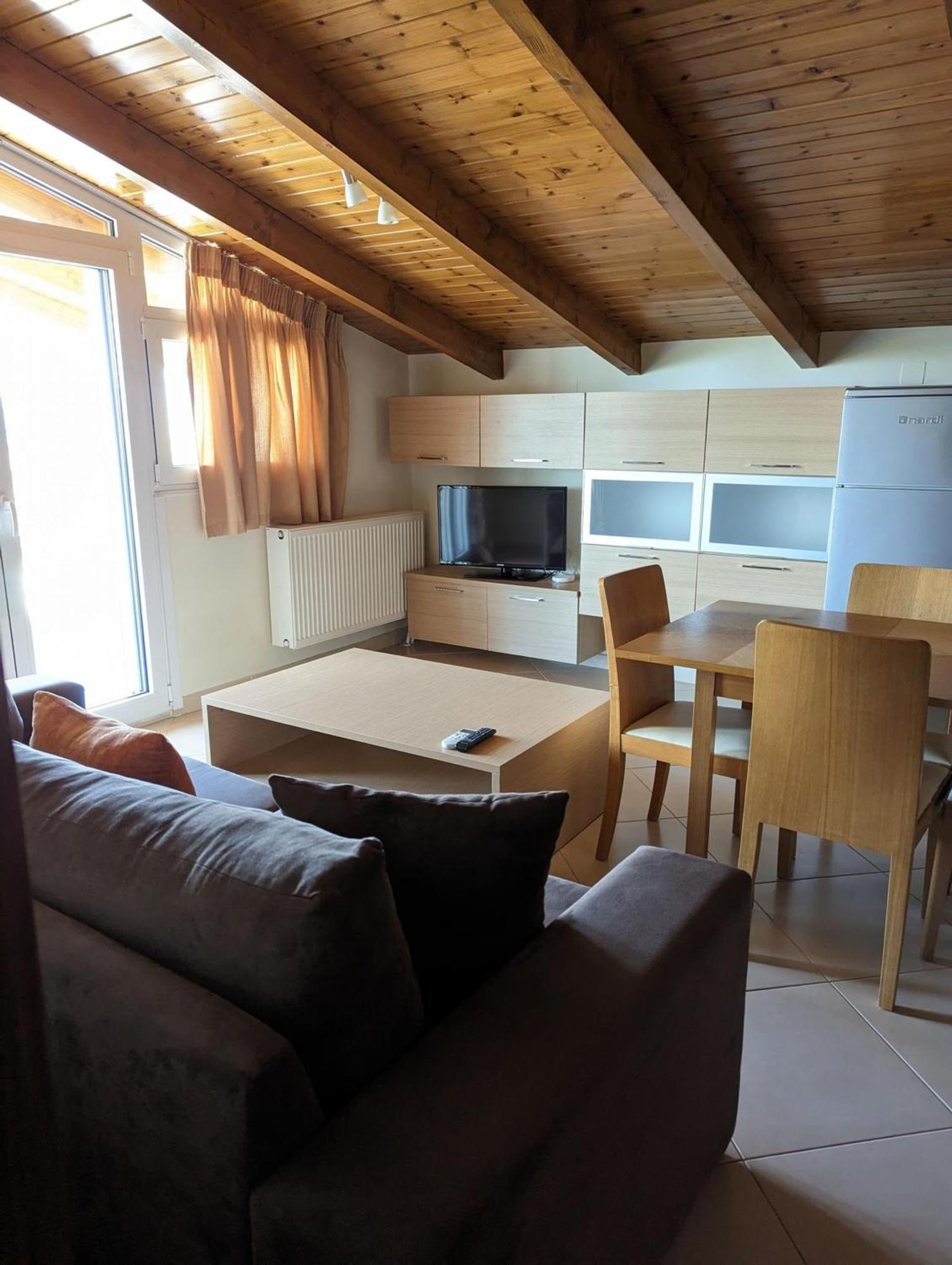 Samaras Apartments In กาเมนาวูร์ลา ภายนอก รูปภาพ