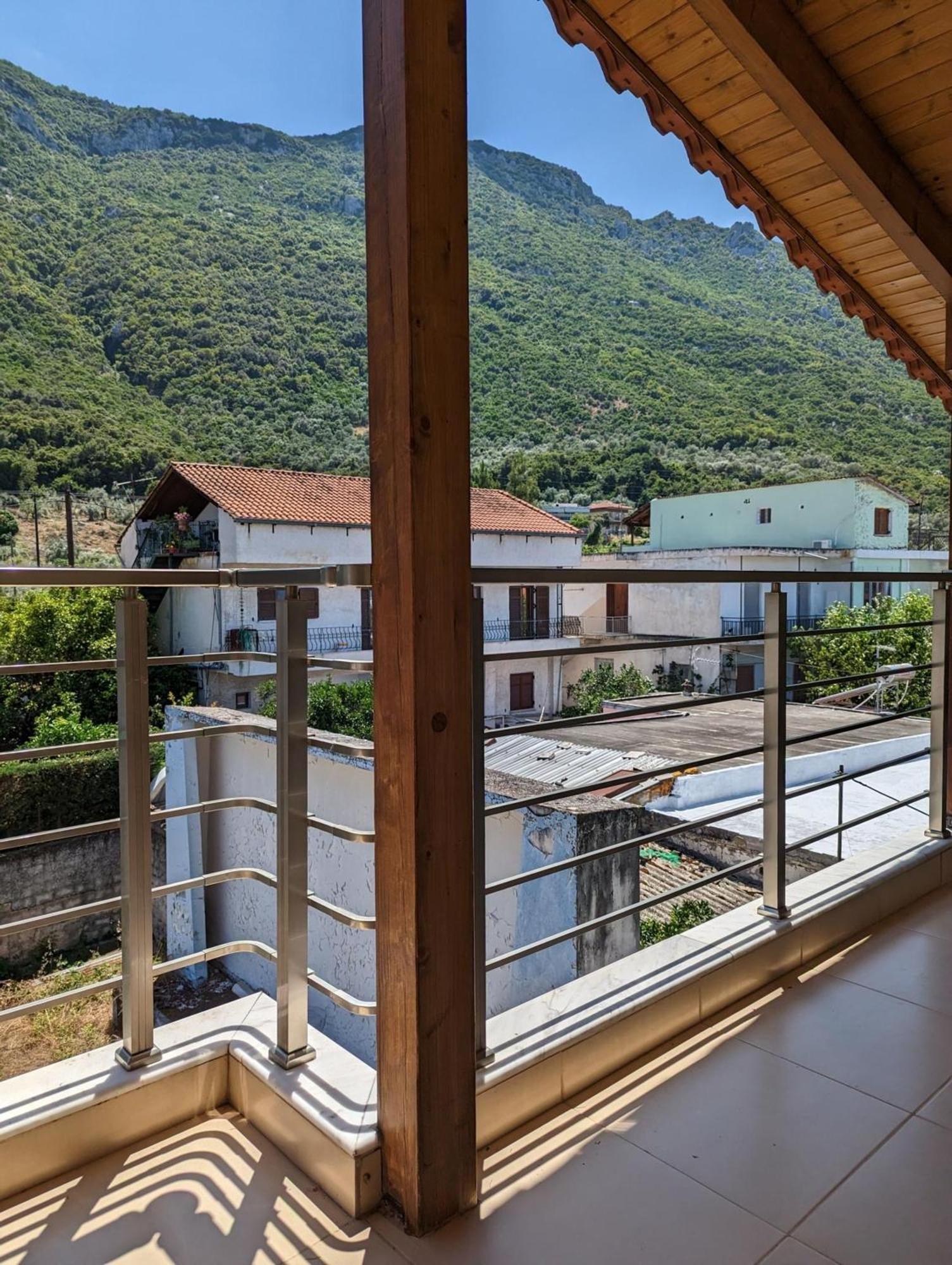 Samaras Apartments In กาเมนาวูร์ลา ภายนอก รูปภาพ