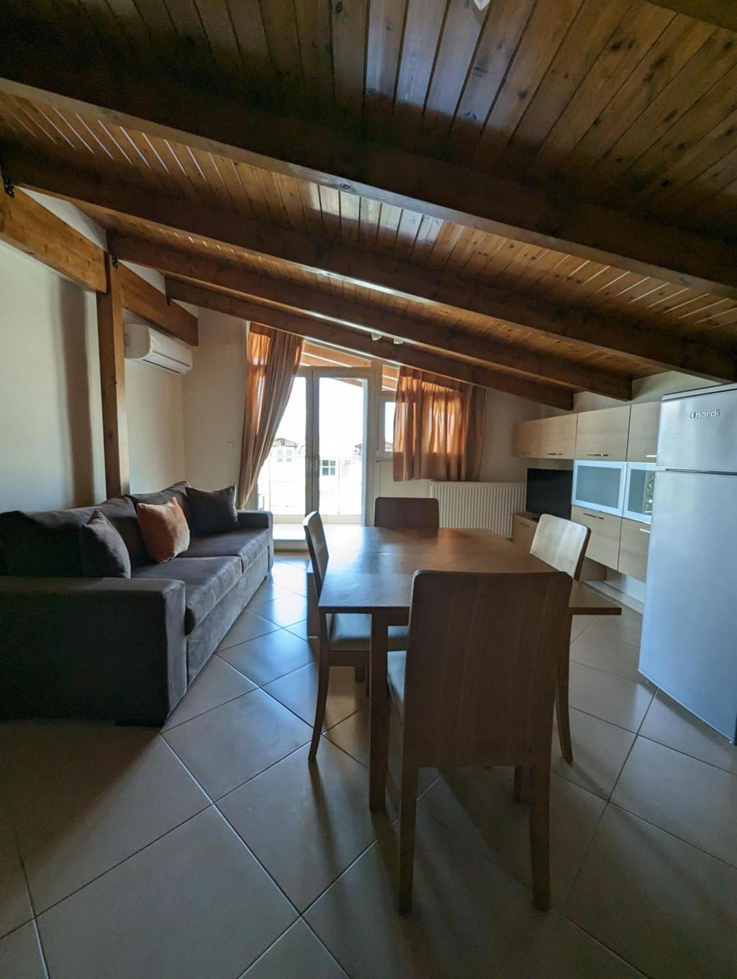 Samaras Apartments In กาเมนาวูร์ลา ภายนอก รูปภาพ
