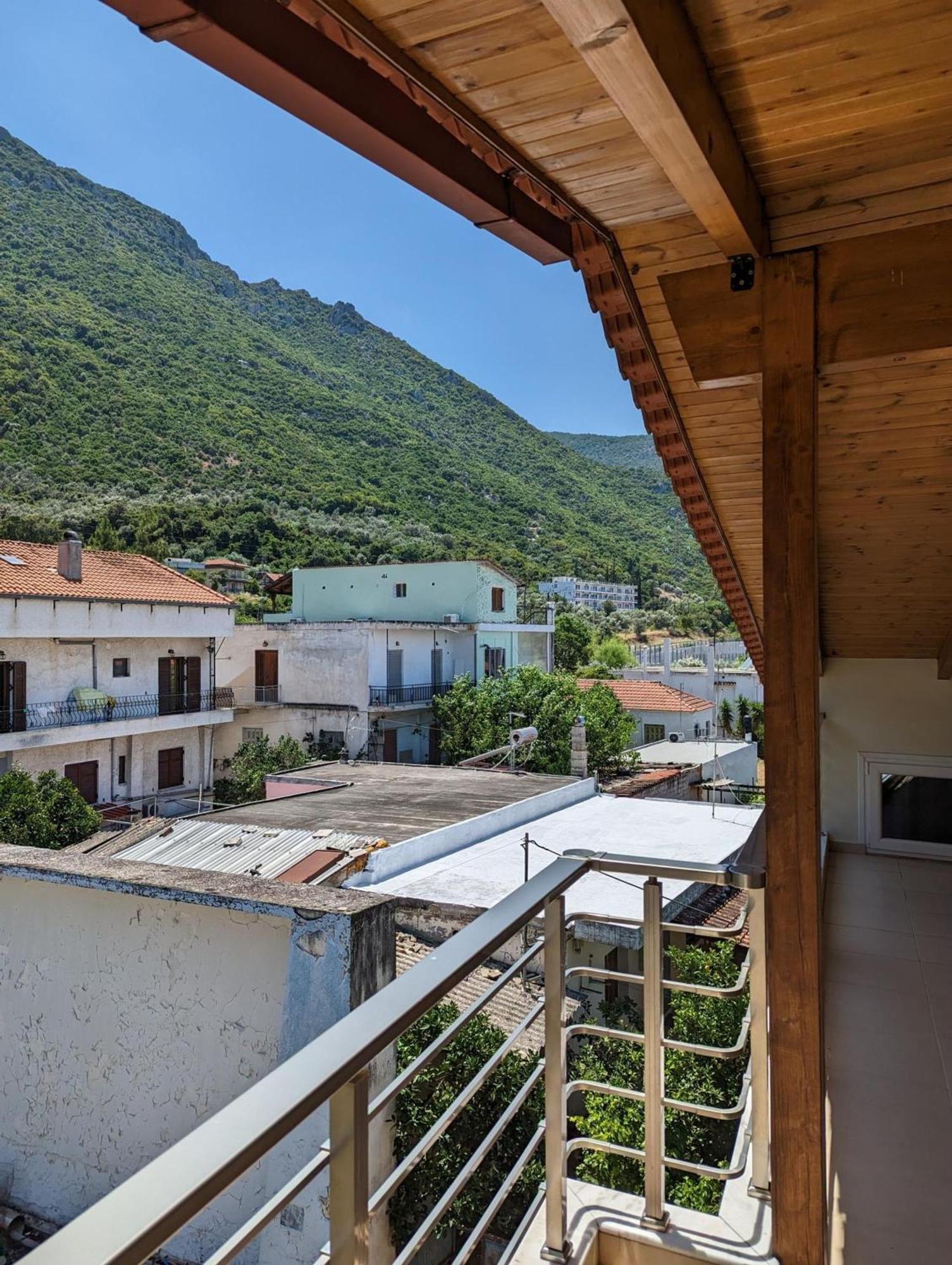 Samaras Apartments In กาเมนาวูร์ลา ภายนอก รูปภาพ