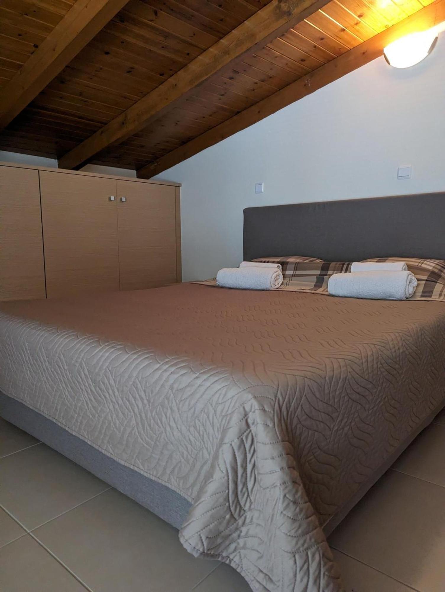 Samaras Apartments In กาเมนาวูร์ลา ภายนอก รูปภาพ