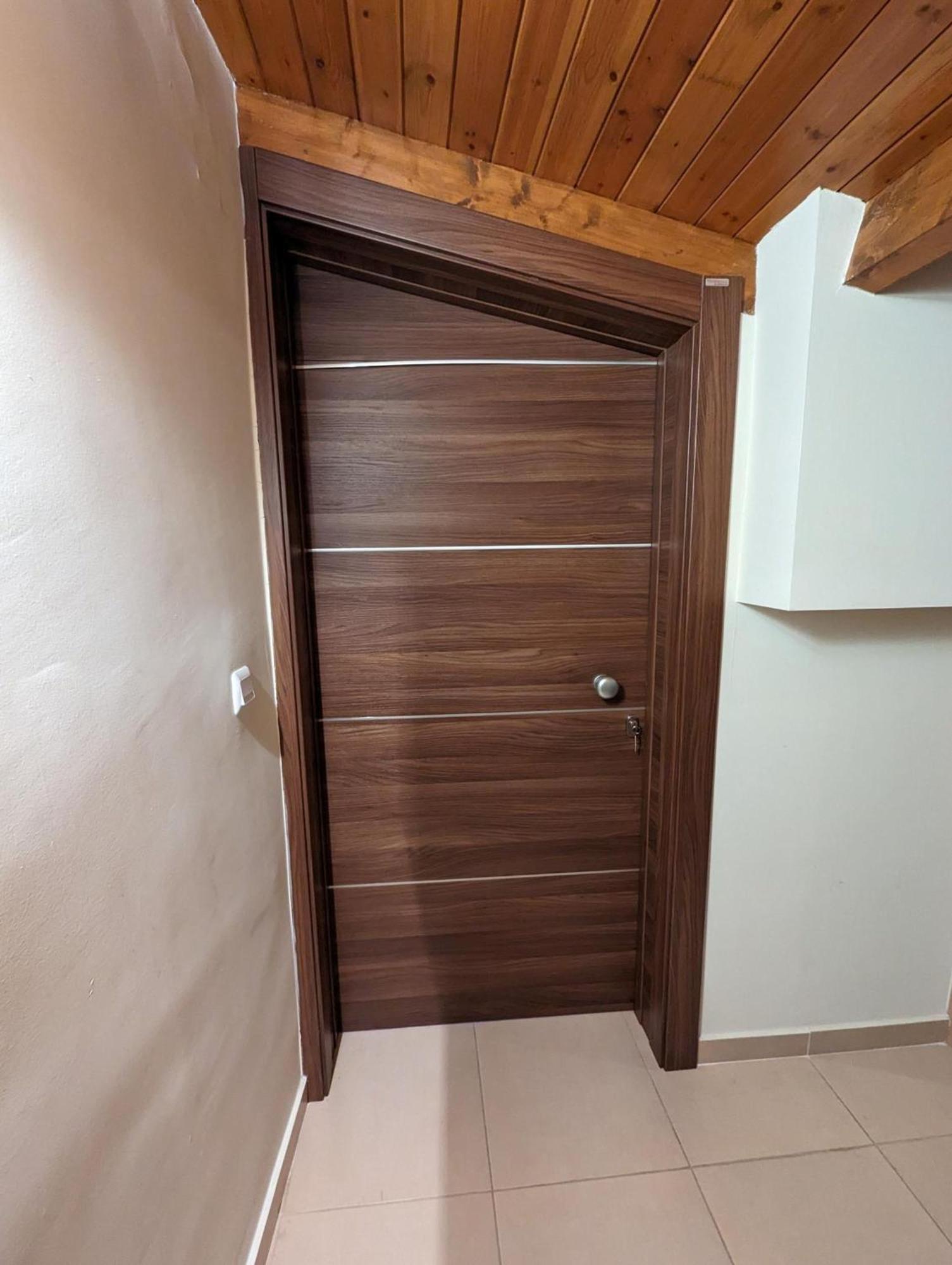 Samaras Apartments In กาเมนาวูร์ลา ภายนอก รูปภาพ