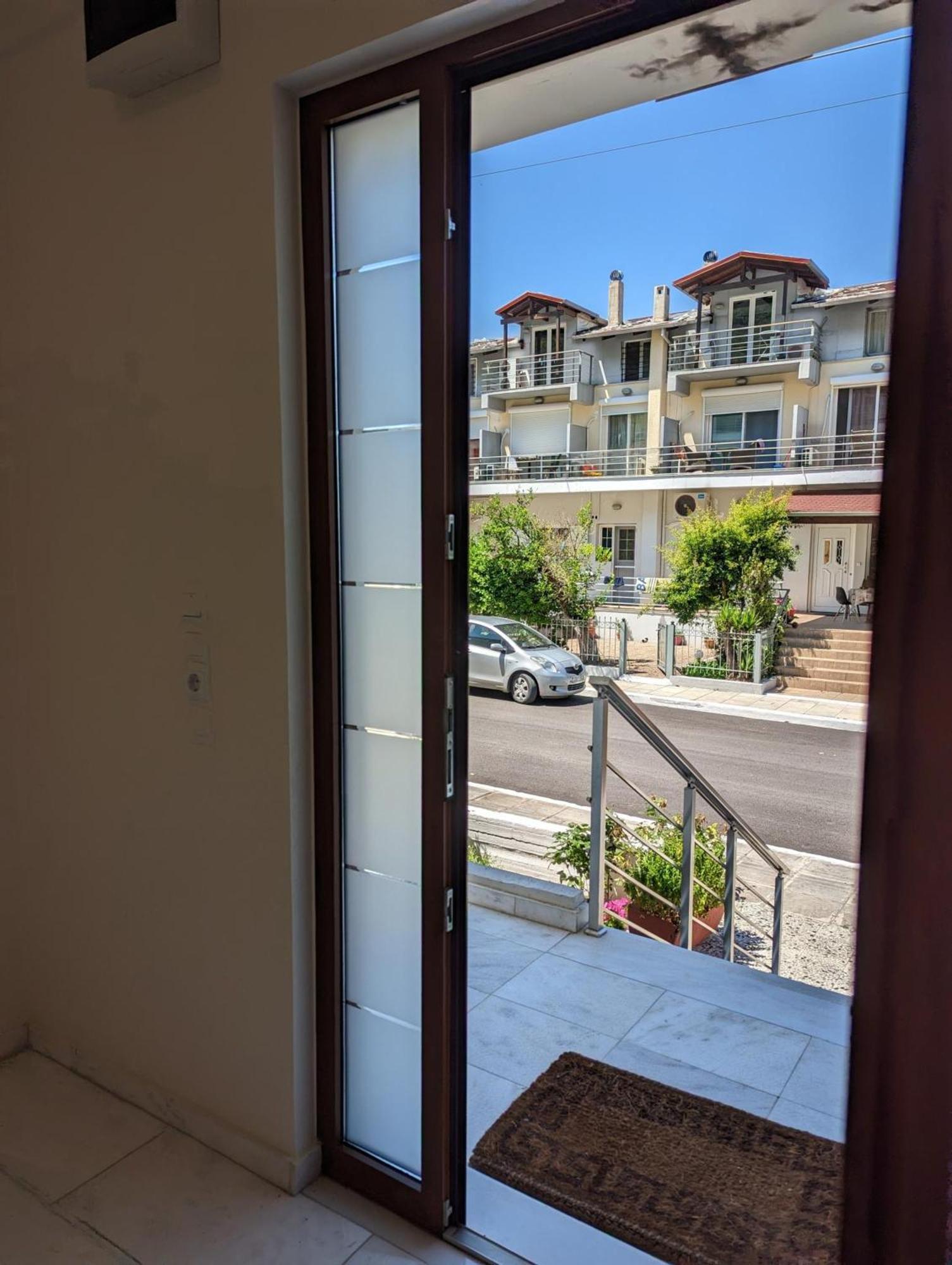 Samaras Apartments In กาเมนาวูร์ลา ภายนอก รูปภาพ